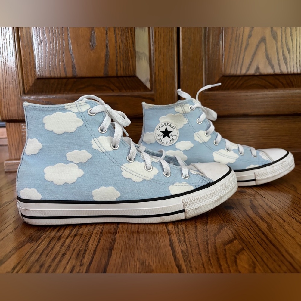 Converse High-Top Sneakers Cloud Print - Size 7 Youth - Picture 1 of 6